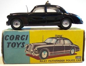 corgi-pathfinder-police-car-209-detail2